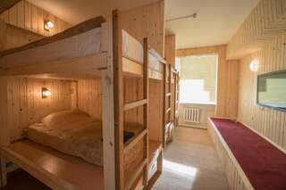 Курортные отели Shymbulak Resort Hotel Алматы Кровать в общем 6-местном номере-6
