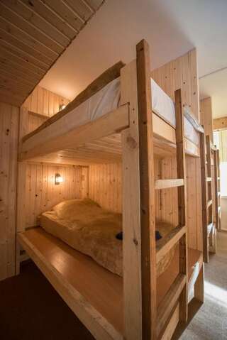 Курортные отели Shymbulak Resort Hotel Алматы Кровать в общем 6-местном номере-8