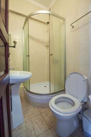 Курортные отели Shymbulak Resort Hotel Алматы Кровать в общем 6-местном номере-9